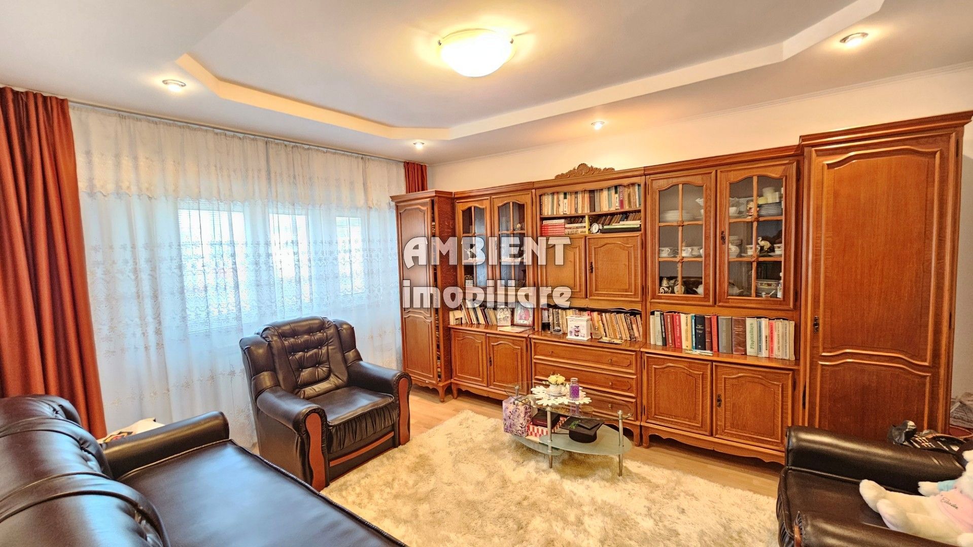 Apartament cu 2 camere, etaj 3,  zona Ultracentral; - Poză 1