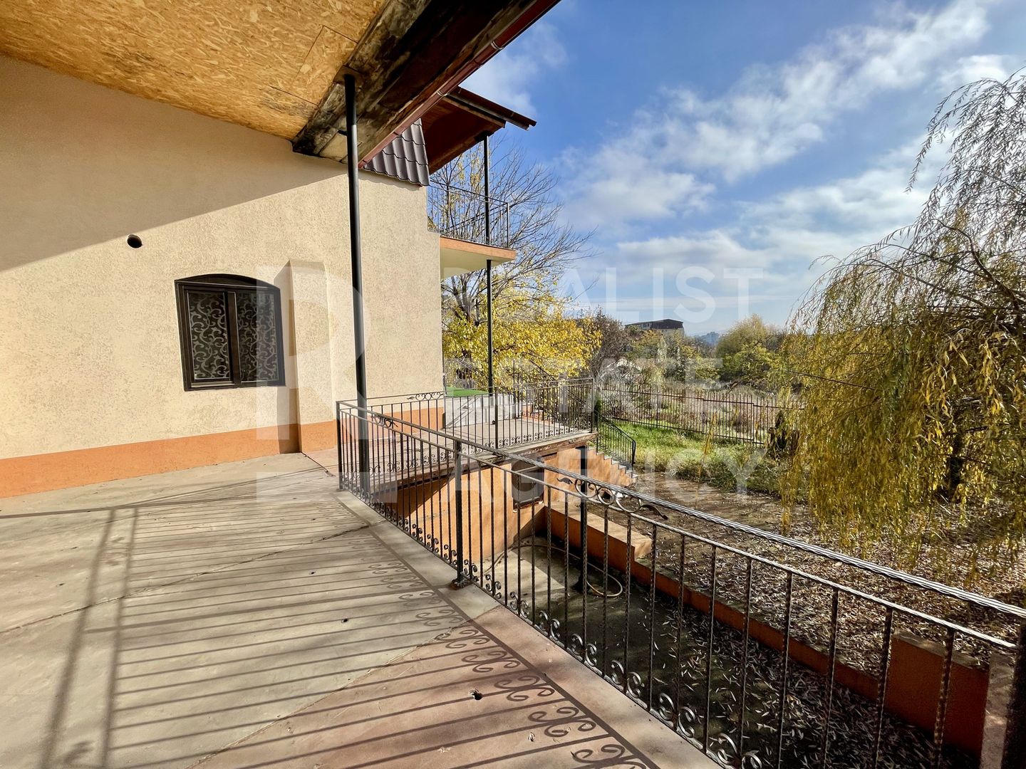 De vânzare – Clădire impresionantă, 11 camere, 9 dormitoare, Păcurari - Poză 9