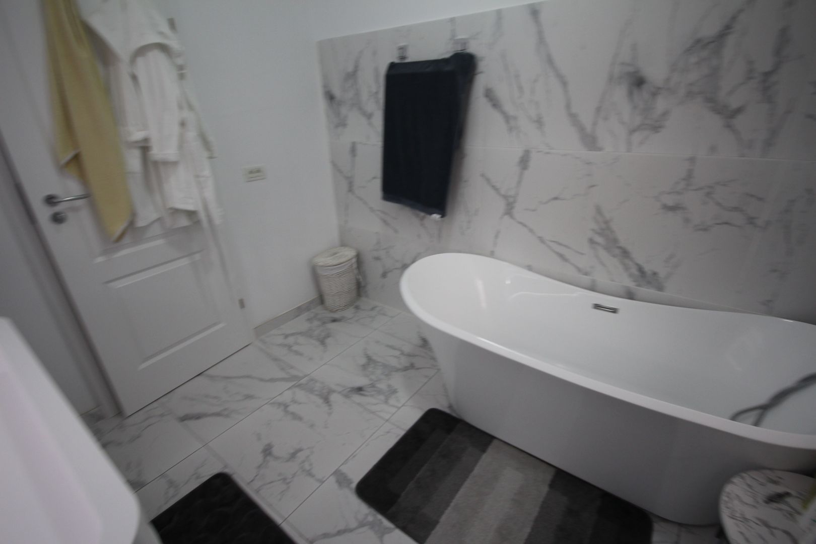 Modern si primitor - Poză 26