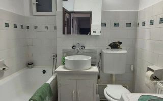 De inchiriat apartament cu 2 camere, central. etaj 3, 450 euro - Poză 2