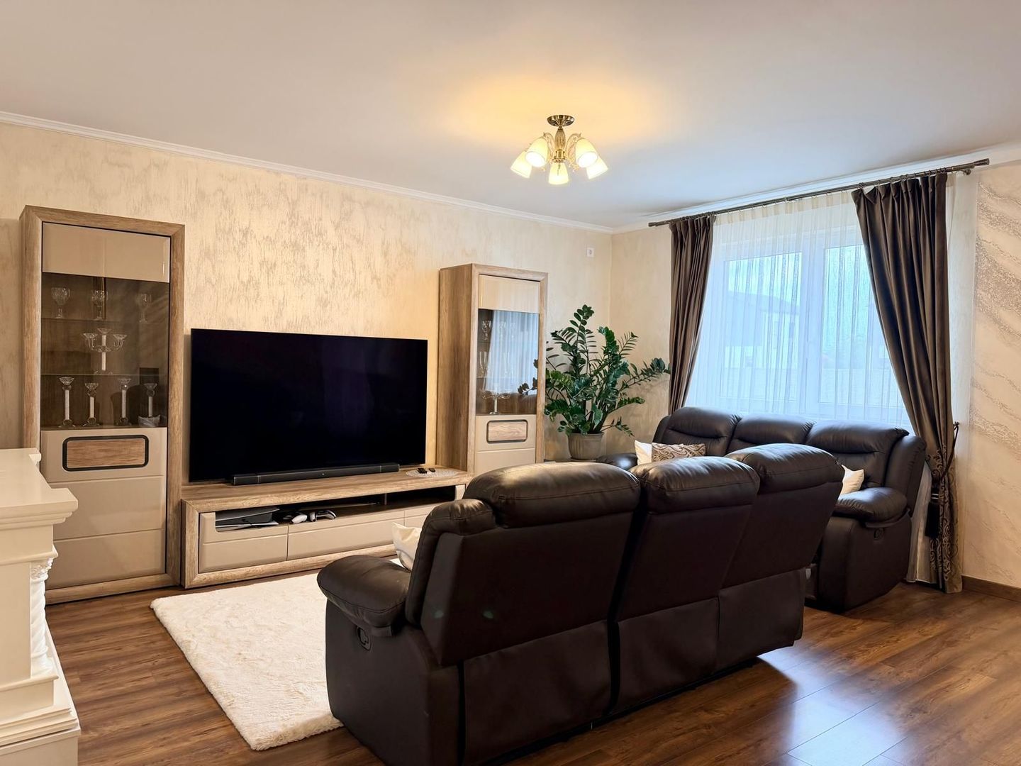 Casa superba de vanzare - Poză 1