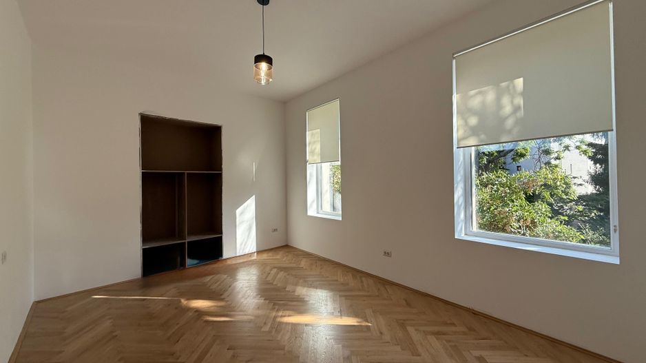 Vilă elegant renovata pentru business de prestigiu - Poză 9