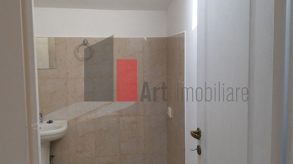 Oportunitate Unică! Vilă Spațioasă lângă Podul Grant, Ideală pentru Birouri - Poză 8