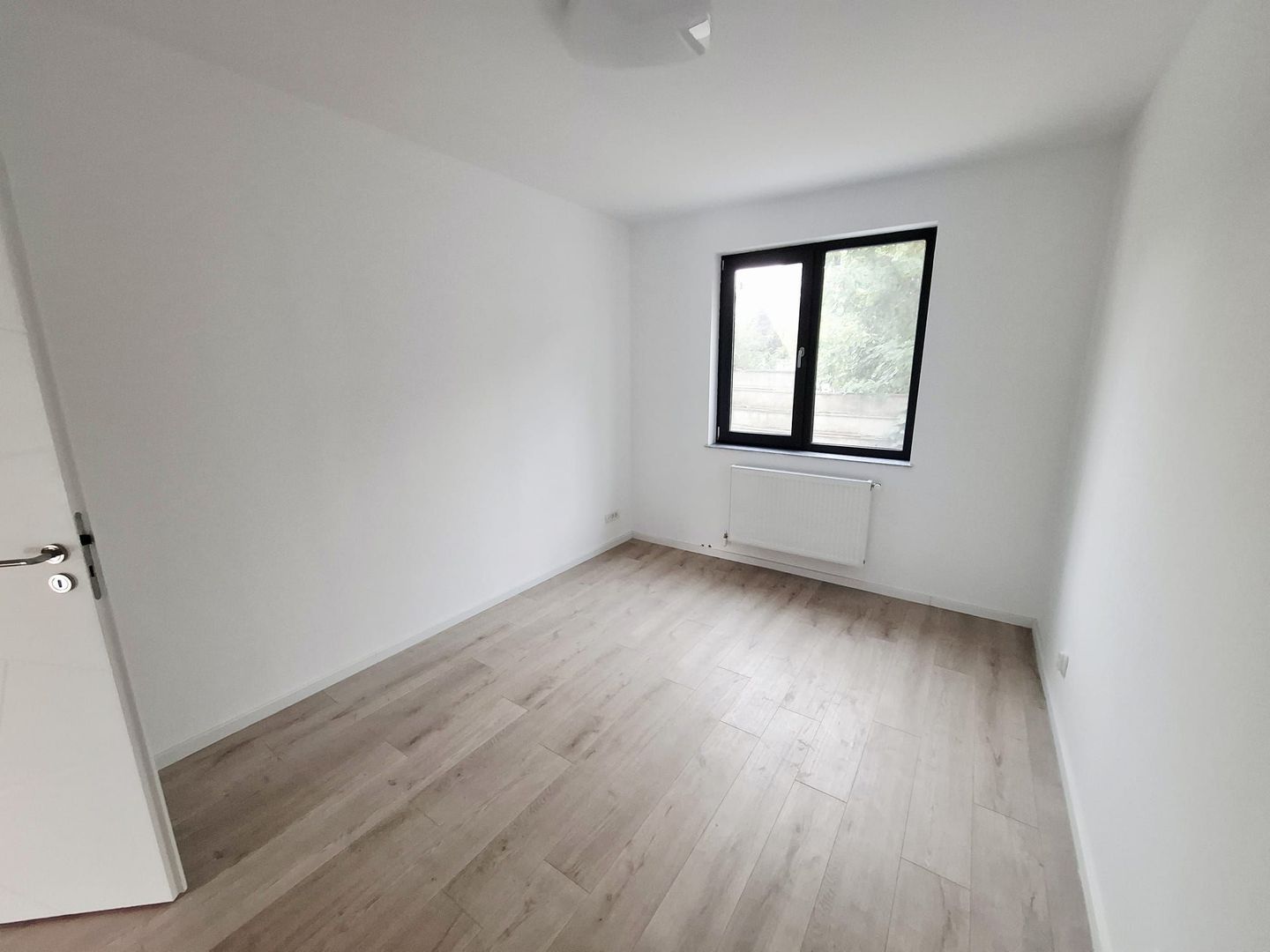 BUFTEA - APARTAMENT 3 CAMERE CU TRERASA SI CURTE. - Poză 6