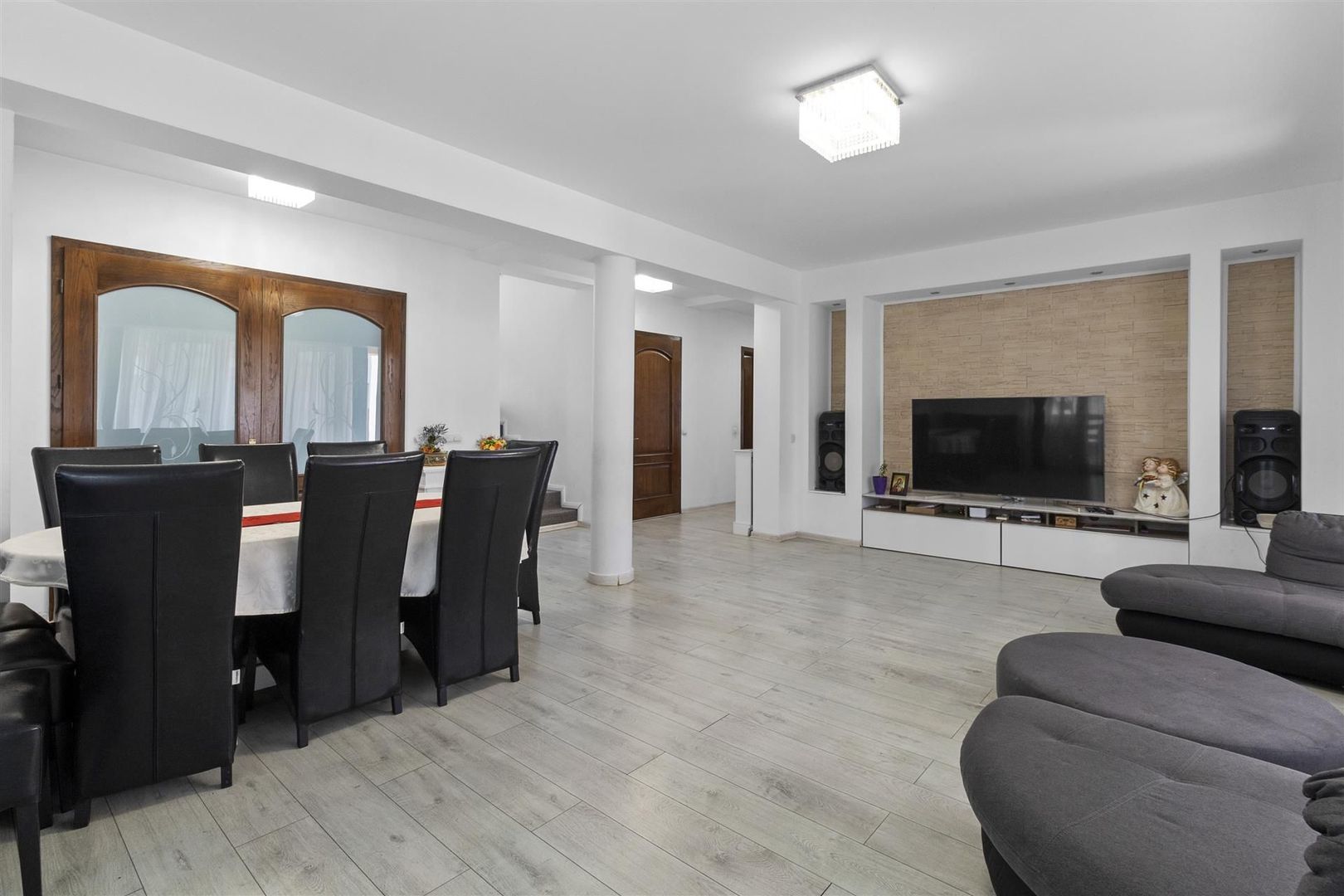 Comision 0% Vila superba in Sanpetru  5 camere si teren de 1644 mp - Poză 5