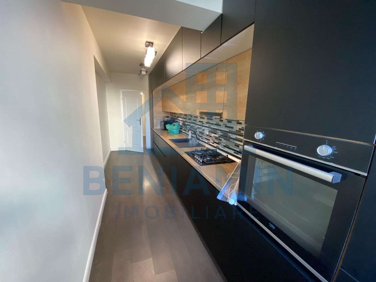 Apartament modern 3 camere-Zona Ciuperca-Loc de parcare-Disponibil - Poză 9