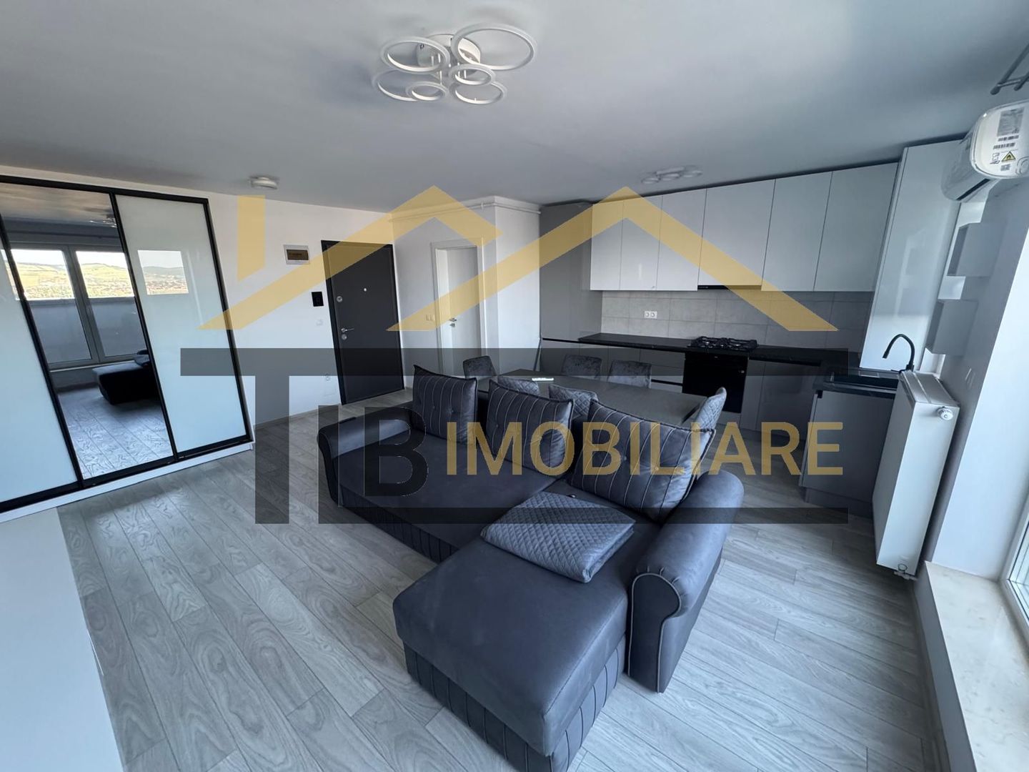 Apartament cu 3 camere, 70mp,  parcare, terasa, Zona Maurer - Poză 2