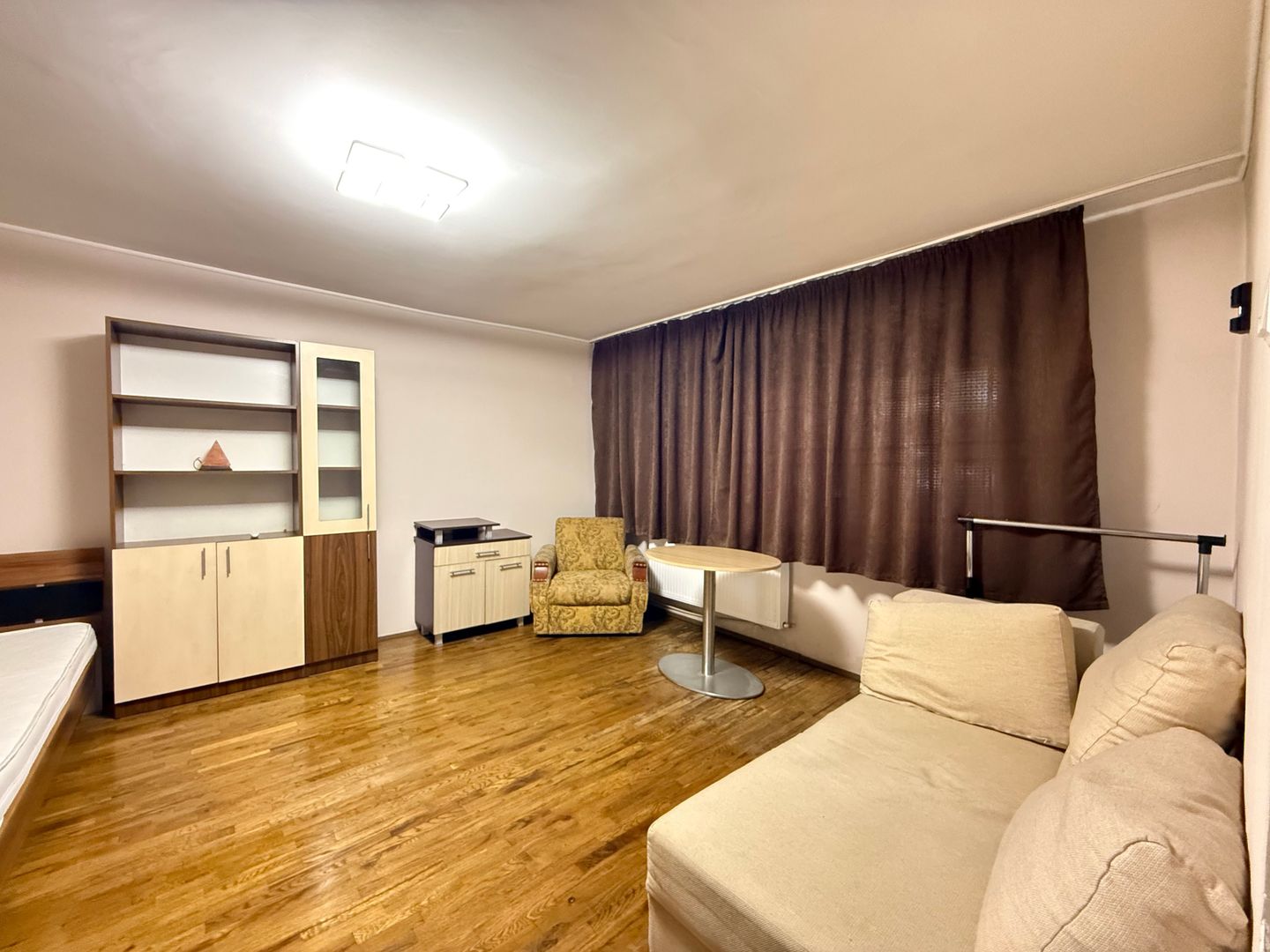 De vanzare Garsonieră decomandată - Piața Alba Iulia, Bucuresti - Poză 2