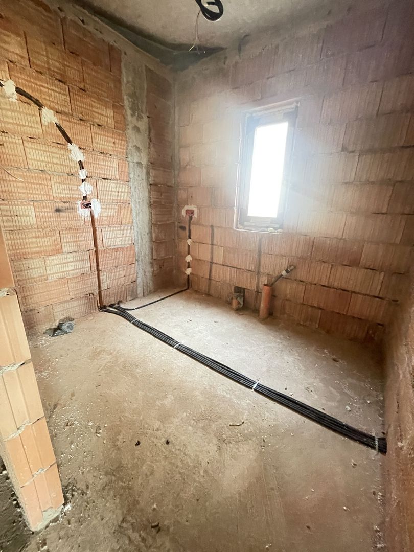 Casă la roșu, 3 dormitoare, teren 340 mp – Moșnița Nouă, lângă Kaufland - Poză 9