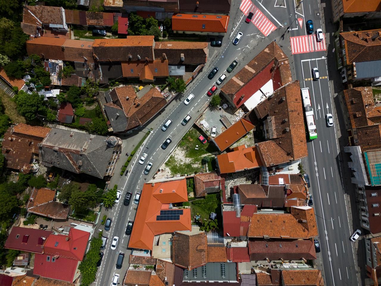 Imobil doua camere in casa+spatiu comercial+teren 270 mp  cu CF separat - Poză 16
