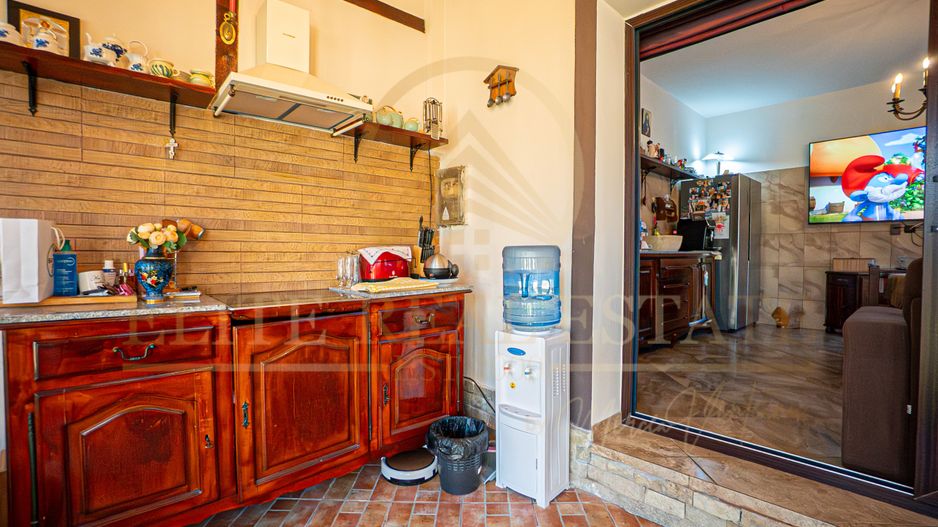 Casa De Vanzare in Palazu Mare - Teren de 455 mp cu Piscina si Garaj - Poză 10