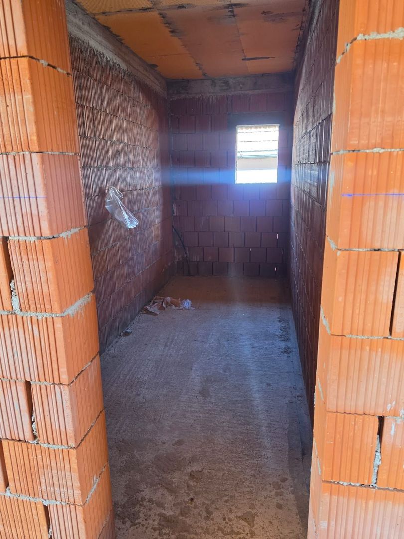 Casă la roșu în localitatea Cheriu - Poză 5