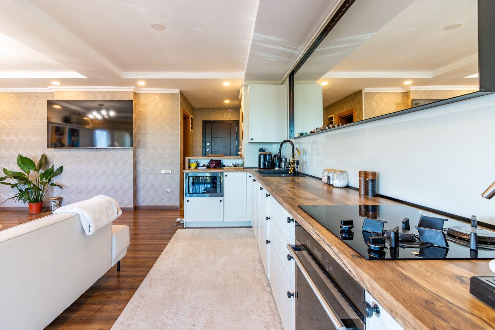 Apartament în Cosmopolis Renovat Modern - Poză 3