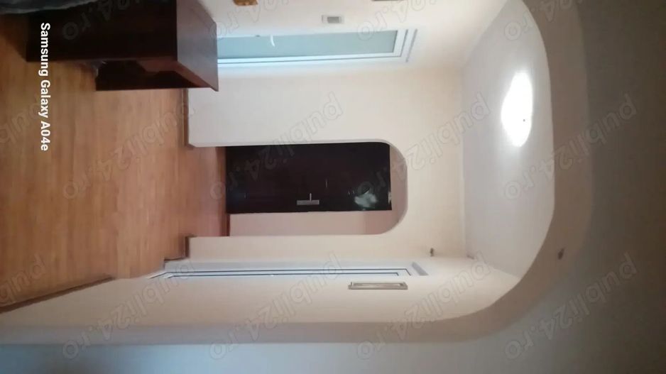 3 camere, decomandat, 3 balcoane, etaj 4/5  Micro 38 - Poză 1