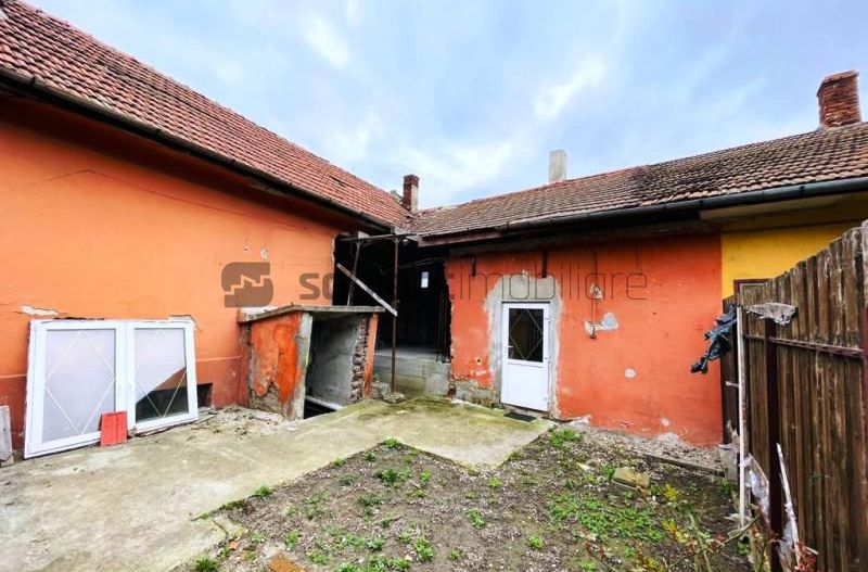 Casa situata ultracentral cu proiect autorizat - Poză 17