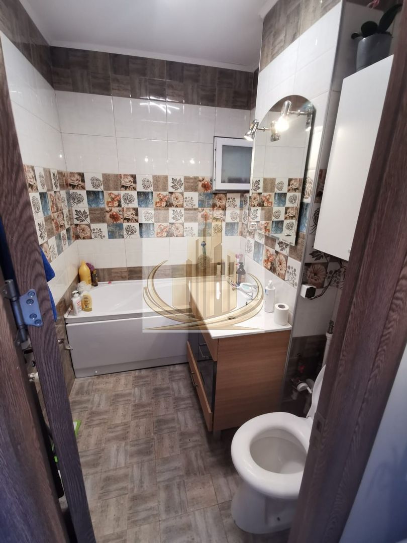 Vând apartament cu trei camere confort 1 - Poză 5