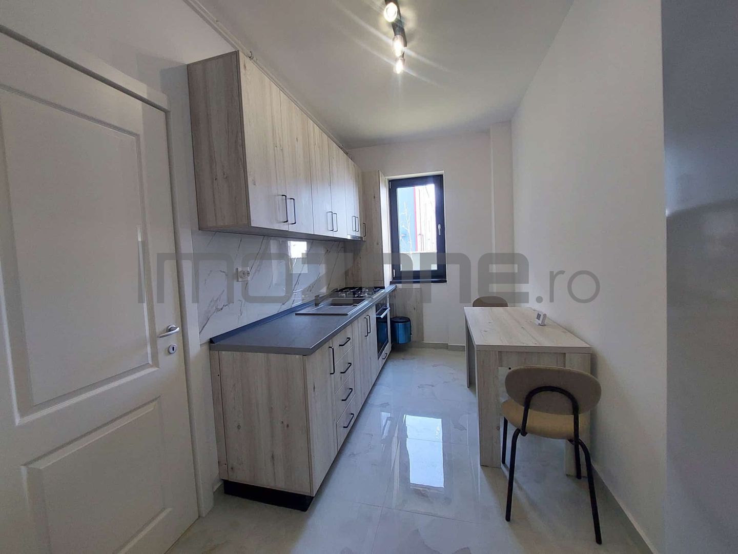 Garsoniera, 42 mp, decomandata, bucatarie 11 mp, mobilata/utilata - Poză 6