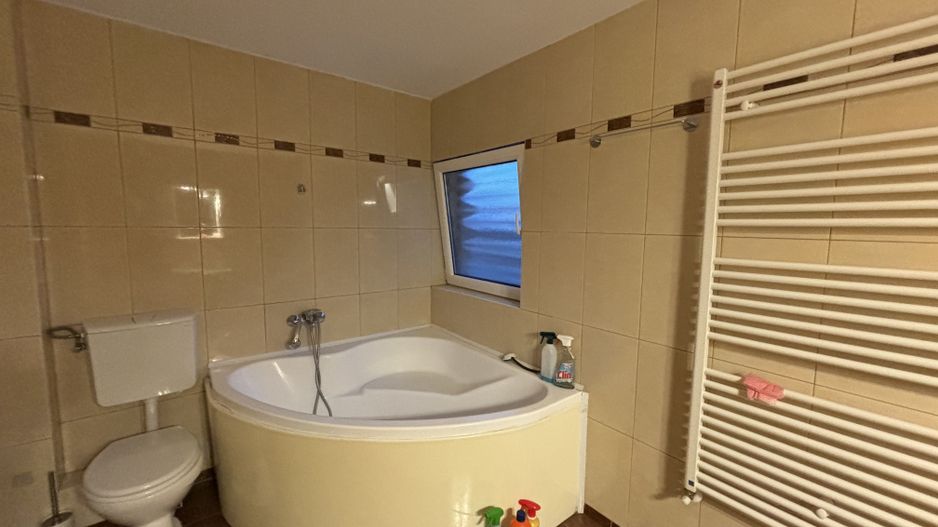 Vila spatioasa ideala pentru diferite activitati sau ptr.locuit -NEMOBILATA - Poză 16