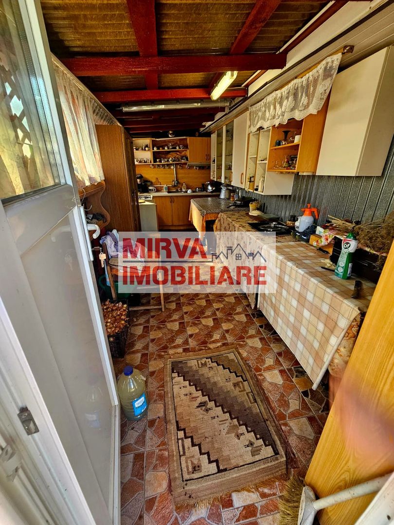 🏡 Casă spațioasă cu 9 camere în Strejnicu – pentru locuință, birouri - Poză 23