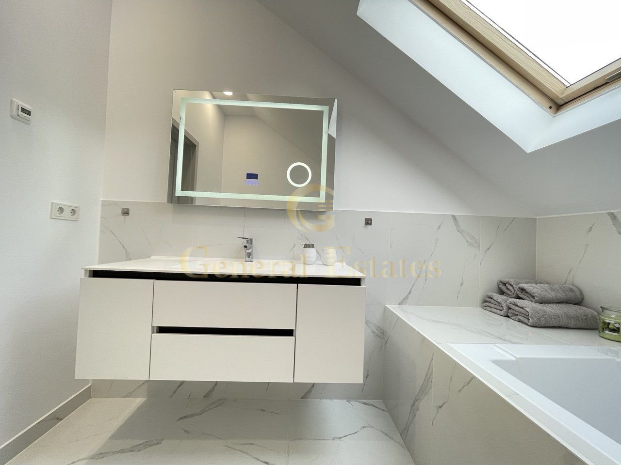 Casă cu design modern & suflet autentic – 200 m² de confort și rafinam - Poză 42