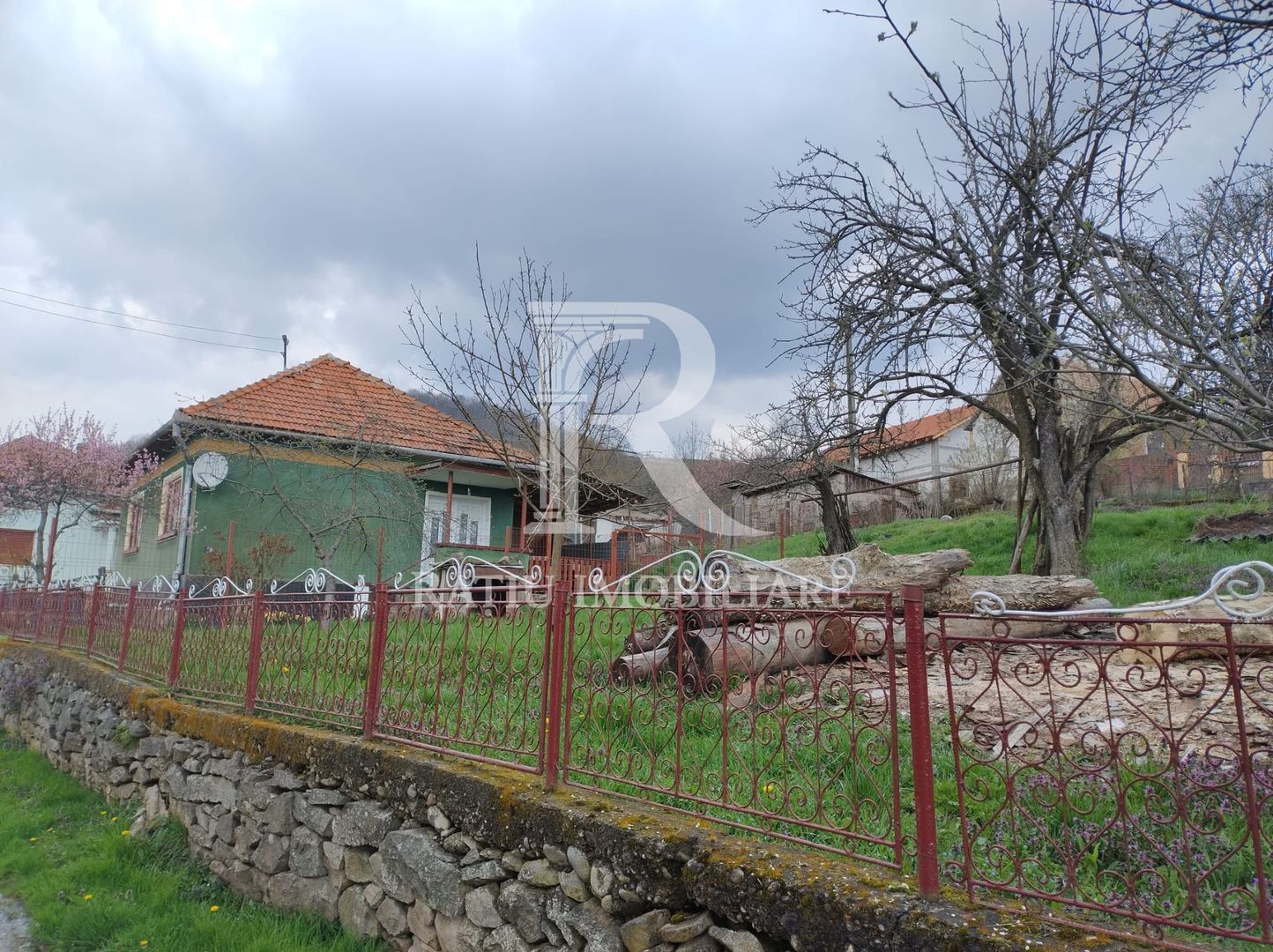 Casă din cărămidă | Teren 800 mp | Anexe tradiționale | Magura-Toplita - Poză 2