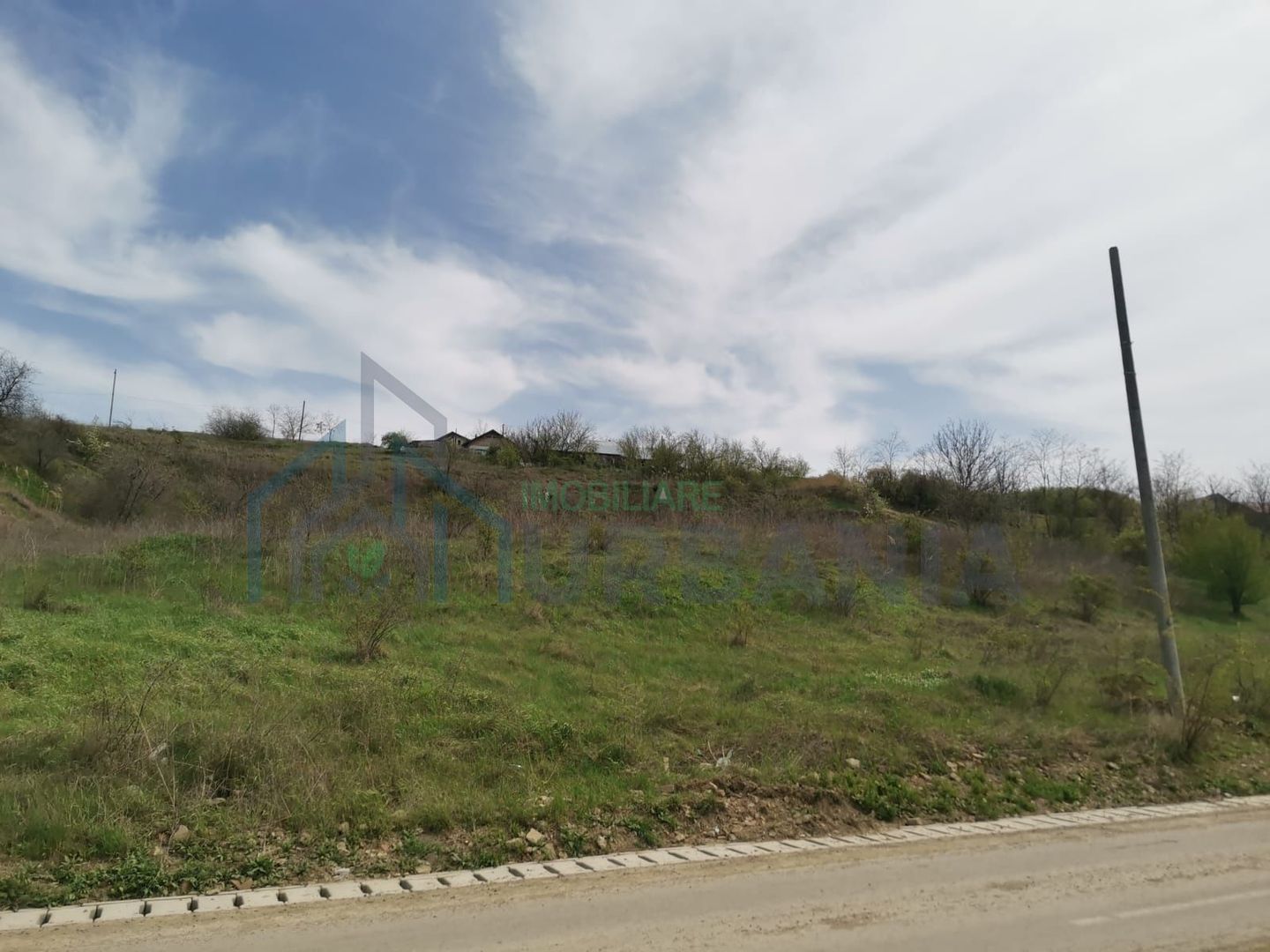 Teren intravilan 5400 mp, Valea Lupului – utilitati si acces rutier - Poză 2