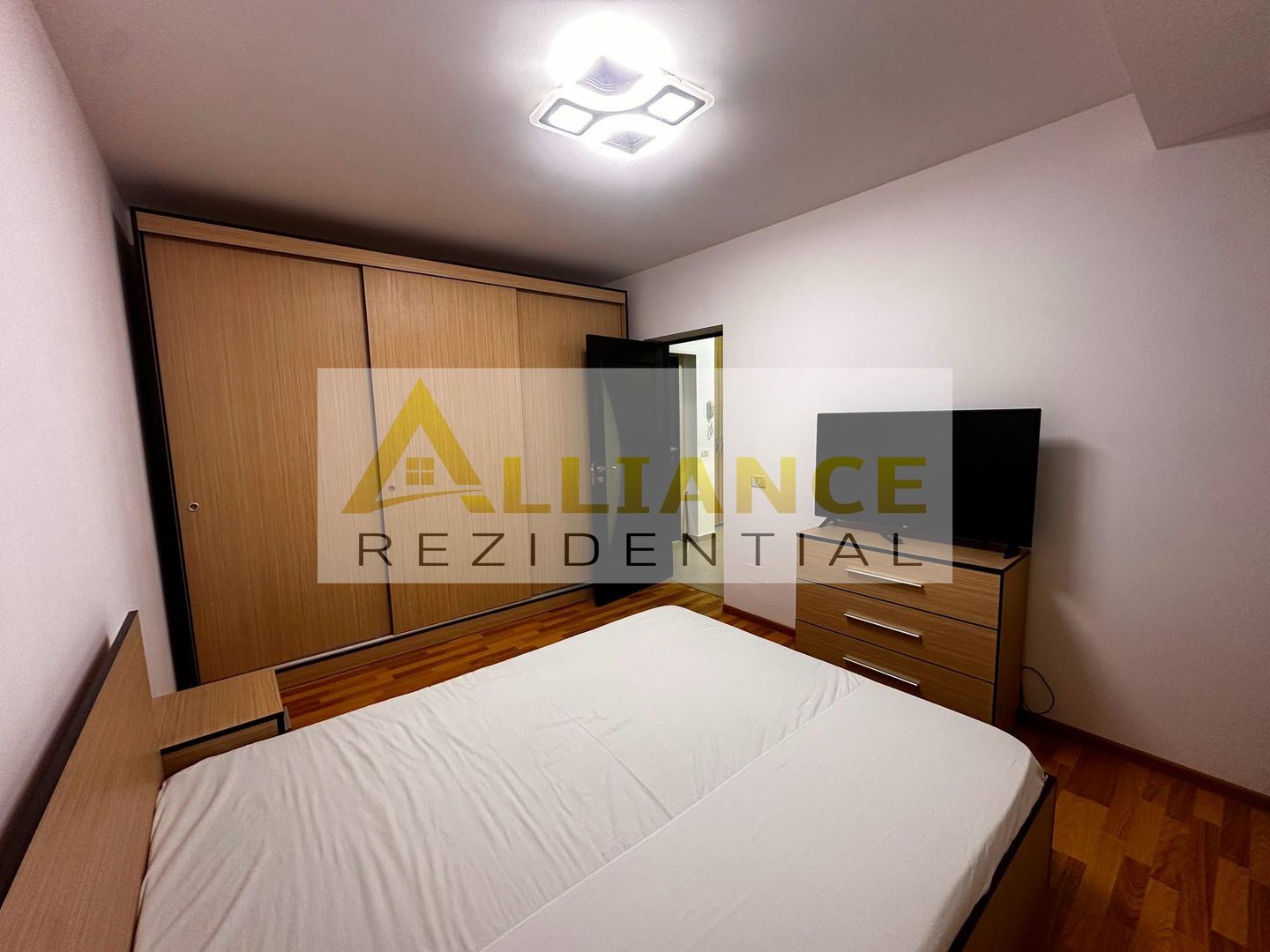 Apartament 2camere /loc de parcare /metrou Berceni 15min - Poză 2