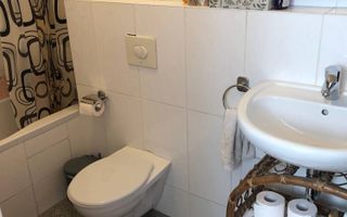 Apartament la mansardă, cu scară interioară. - Poză 4