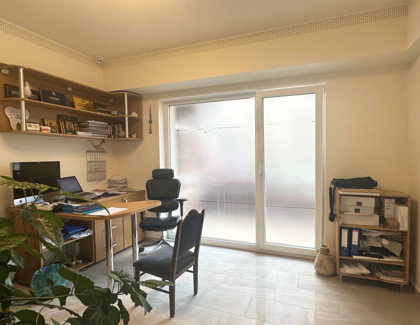 De vânzare Centru Medical Multifuncțional 196 mp zona Coresi - Poză 4