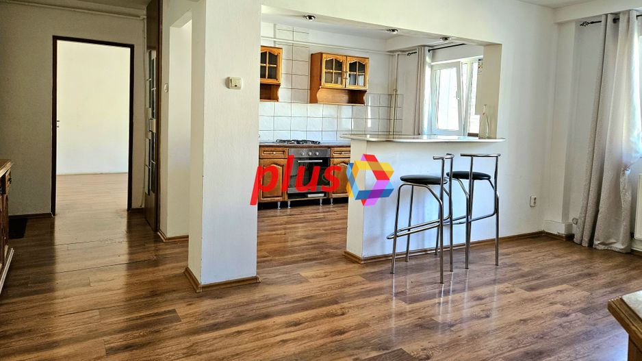 Apartament cu trei camere, zona Racadau 70 mp - Poză 3