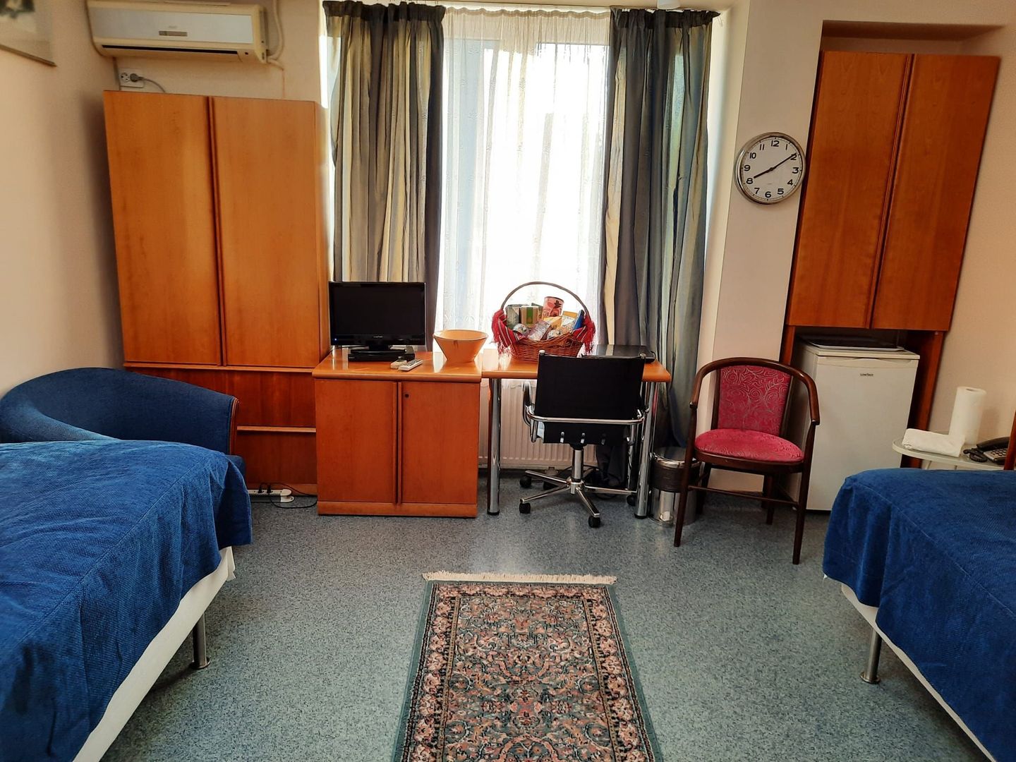 Proprietate versatilă, ideală pentru activități sociale, medicale sau - Poză 16