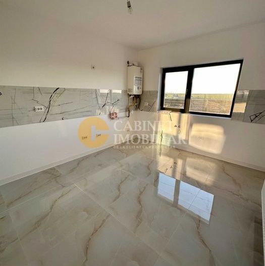 Casa 5 camere - 2 bai - P+1 - La asfalt - 120mp utili - Poză 6