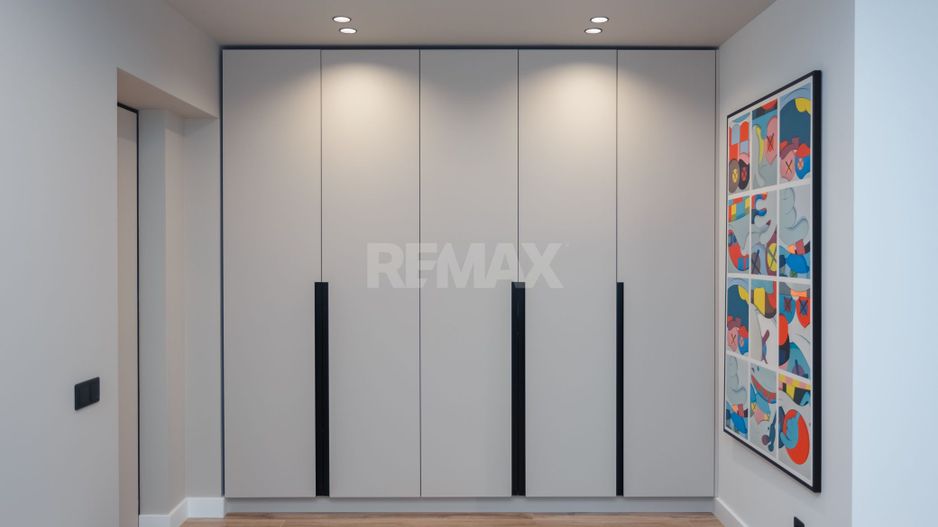 De vânzare apartament, 3 dormitoare + terasă, str. Teatrală 3, Centru. - Poză 11