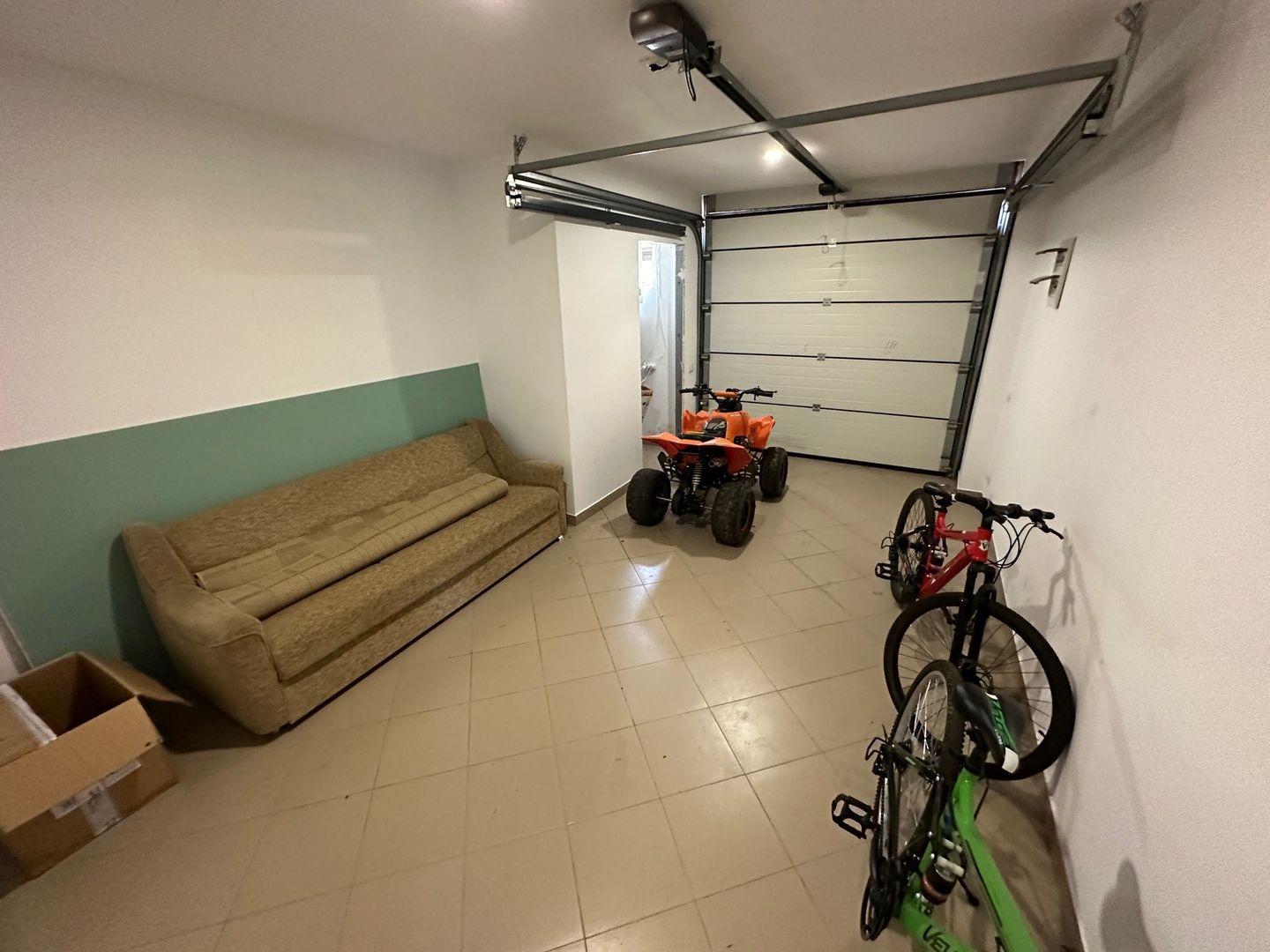 CASA SPATIOASA  CU GARAJ SI TEREN DE 600 MP - Poză 5