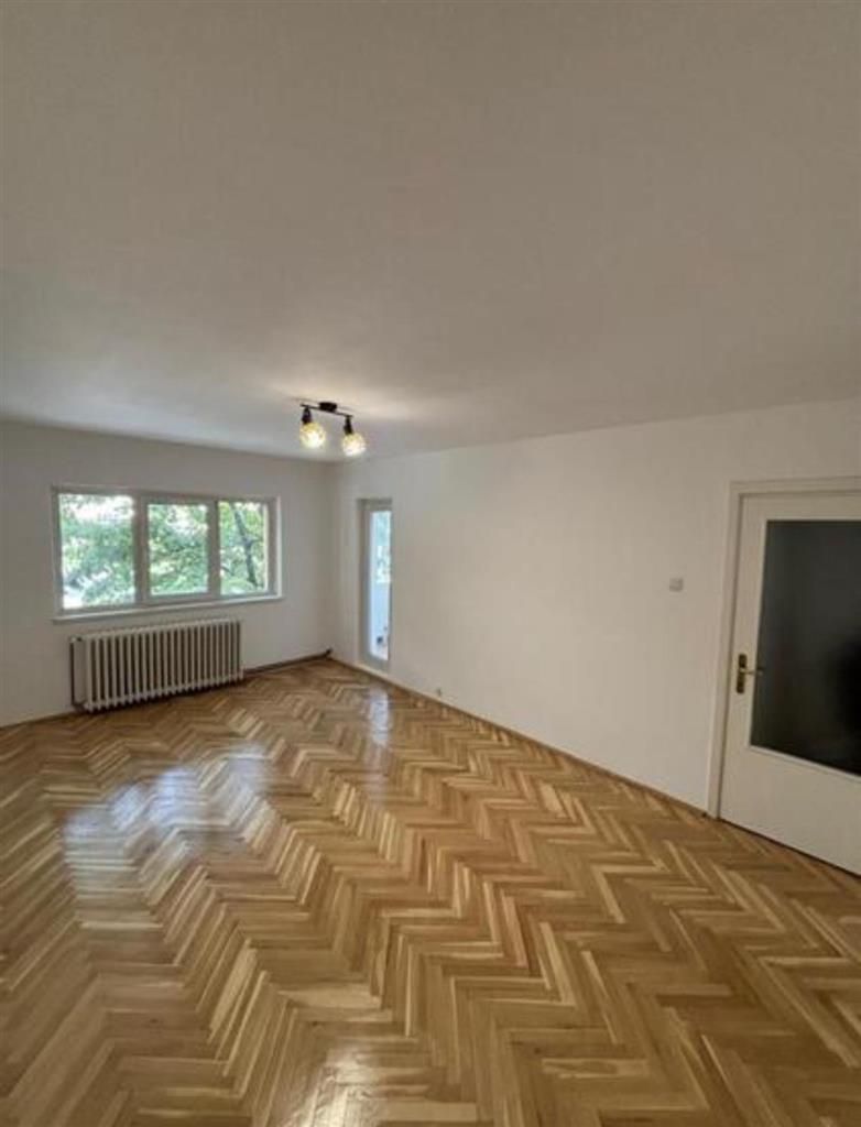 Apartament 3 camere etaj 1 cu Garaj - Poză 1