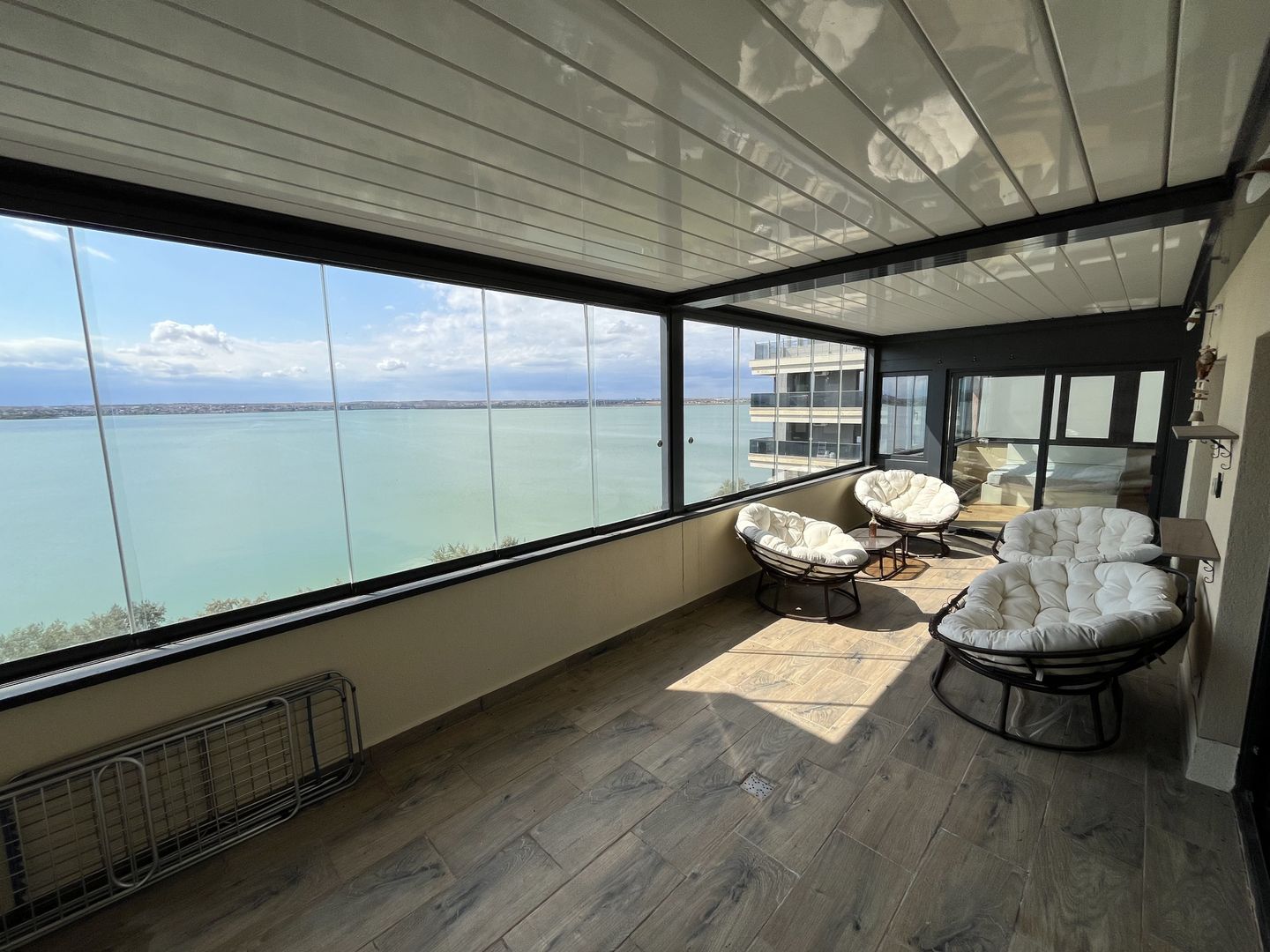 Penthouse cu Vedere Panoramica în Mamaia 295mp Utili și 47mp Terasă Parcare - Poză 10