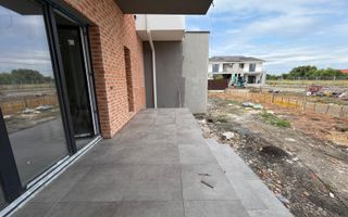 Triplex in Sacalaz |  Finisaje premium | 3 camere | Asfalt | 2 terase - Poză 13