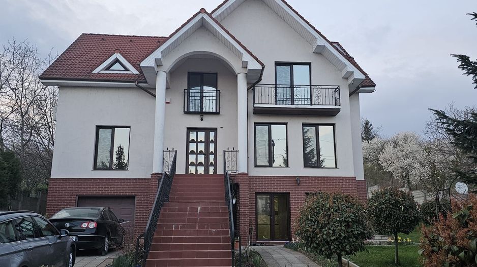 Vila  Oradea zona Iorga 420 mp ,teren 2000 ml - Poză 1