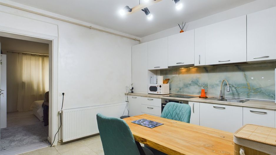 Apartament cu 2 camere la curte , renovat recent - Poză 2