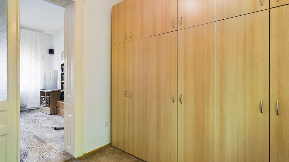 Casă individuală cu teren de 1100 mp și 3 apartamente în curte - Poză 11