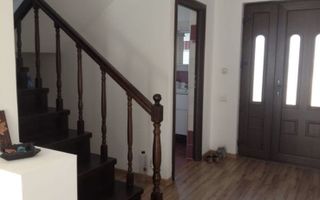 Inchiriez casă modernă în Ghimbav 2 nivele, curte proprie - Poză 1