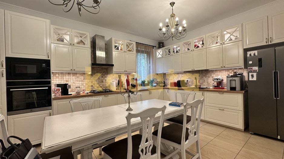 Vila care redefinește echilibrul între rafinament, spațiu și liniște - Poză 7