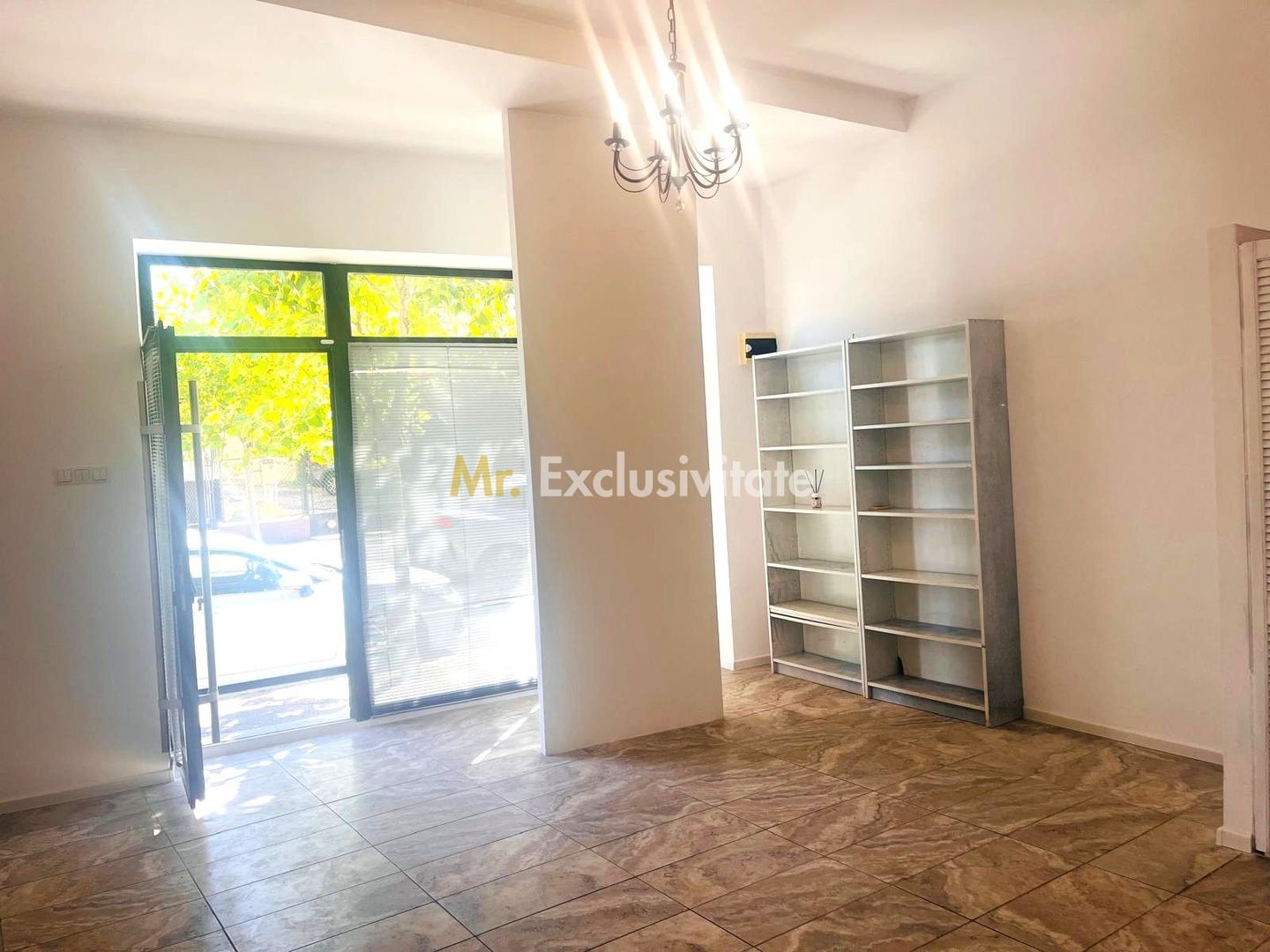 Spatiu stradal, central, cu vad comercial si vizibilitate excelenta - Poză 16