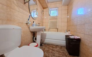 Liber, de vanzare apartament 3 camere Valea Lupului Iasi, baie cu geam - Poză 3