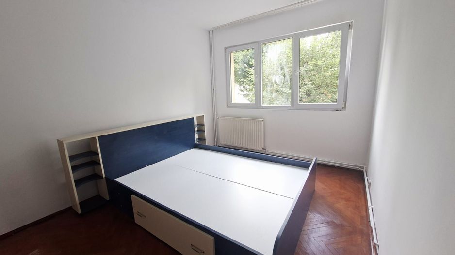 Apartament cu 3 camere, zona Piața Astra, etaj 1 - Poză 3