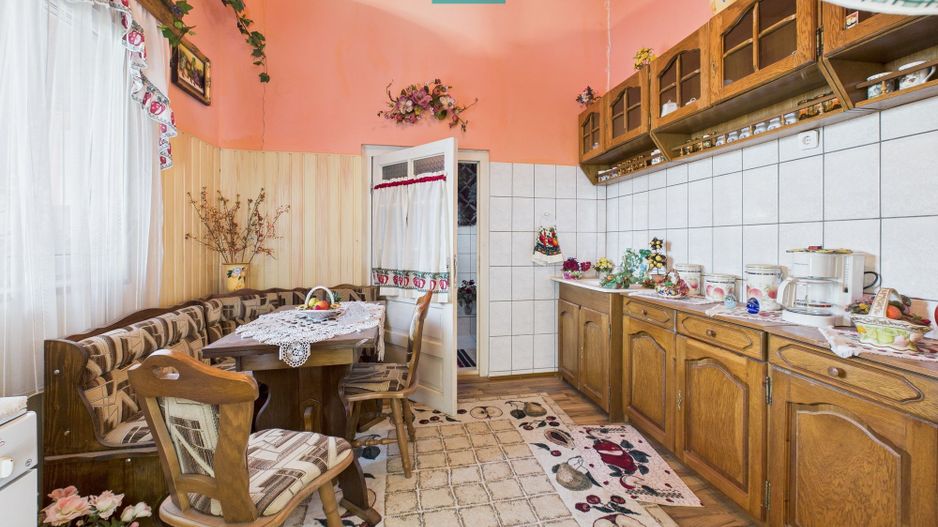 Casă cu 6 camere în Sânicolau Mare Timiș - Poză 18