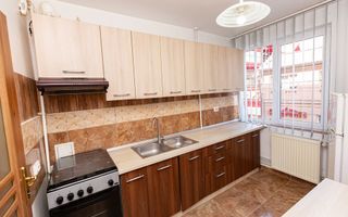 De vanzare apartament 2 camere, Reghin, central, disponibil imediat - Poză 1