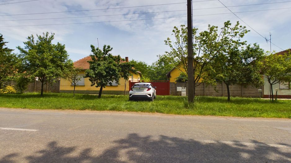 Casă cu teren generos la graniță cu România - Poză 10