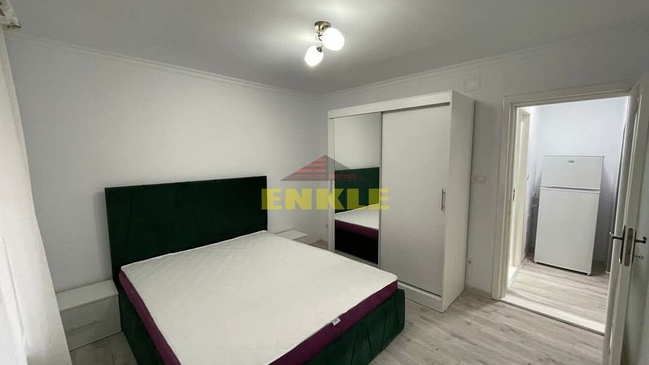 De închiriat apartament cu 3 camere, zona Piața Mare - Poză 1