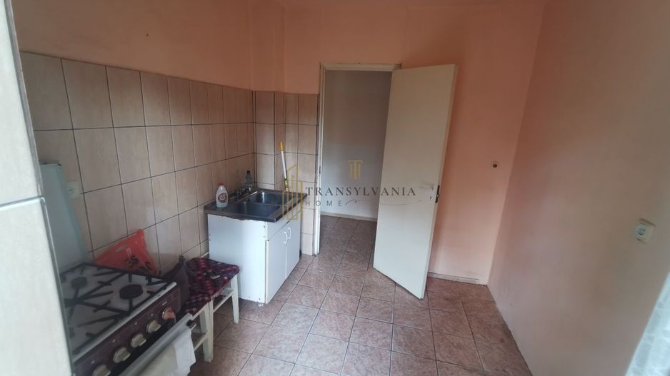 Apartament decomandat, 2 camere,  zona Vasile Aron - Poză 4